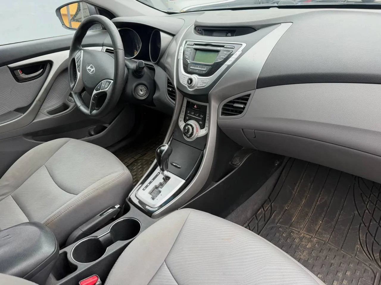 NISSAN ELANTRA